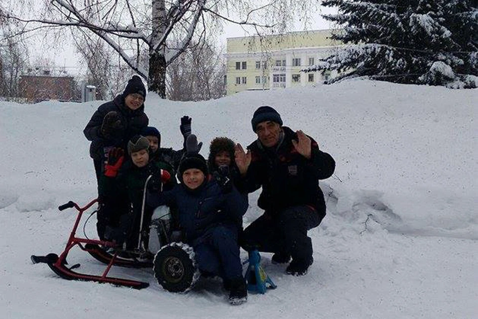 Сергей Поспелов со своими юными воспитанниками