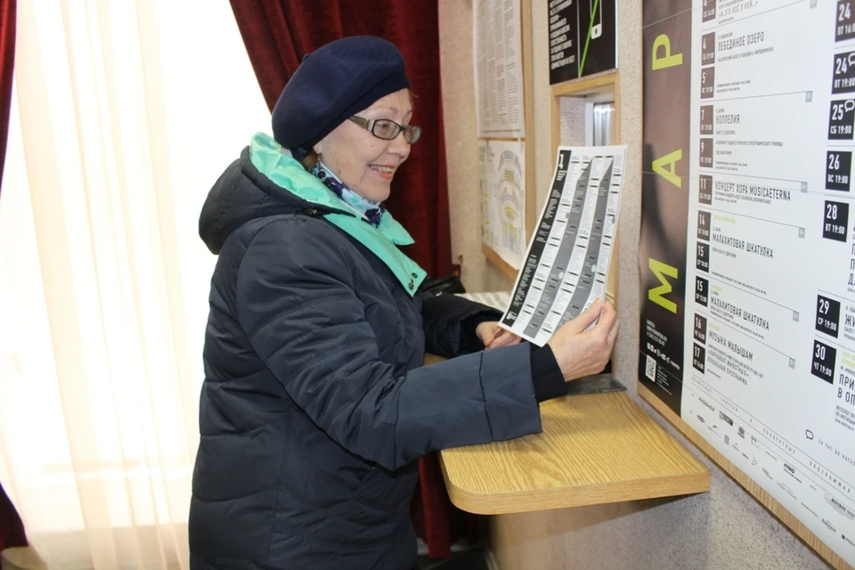 Попасть на концерты не связанные с греческим дирижером можно без проблем.