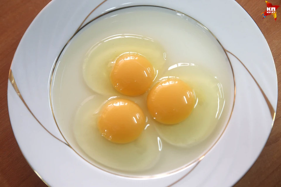 Куриное яйцо: что полезнее, белок или желток? - KP.RU