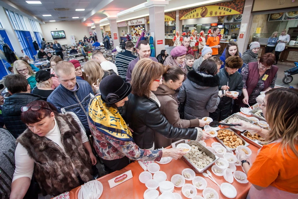 На праздник пришло небывалое количество людей, так что можно точно сказать: пельмени объединяют.