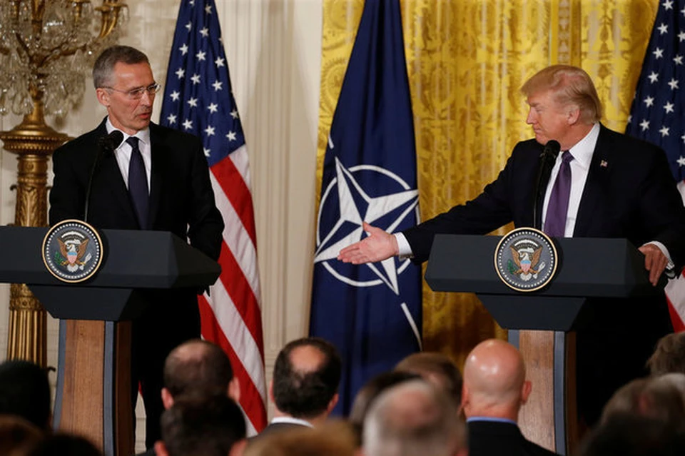 Президент США Дональд Трамп на совместной пресс-конференции с главой НАТО Йенсом Столтенбергом