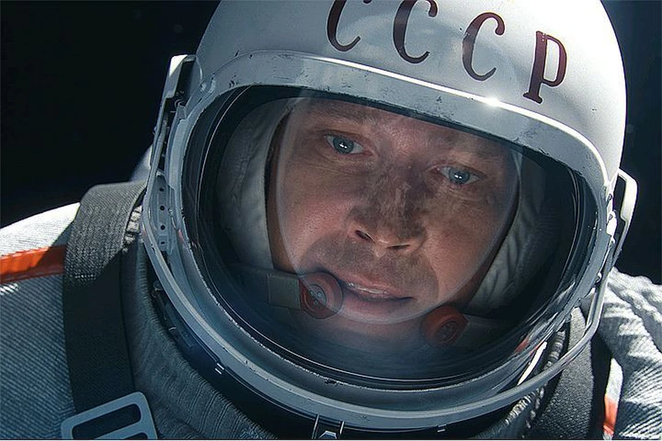 Евгений Миронов в роли Алексея Леонова - первого человека в истории, совершившего выход в открытый космос