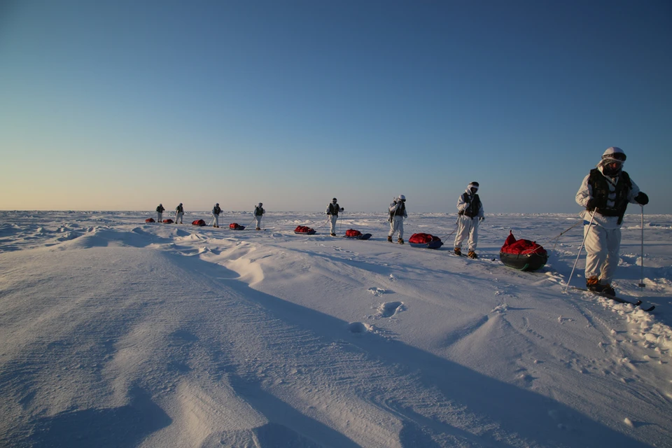 Военные отправляют на полюс экспедиции, чтобы проверить снаряжение и поучиться выживанию на арктическом холоде