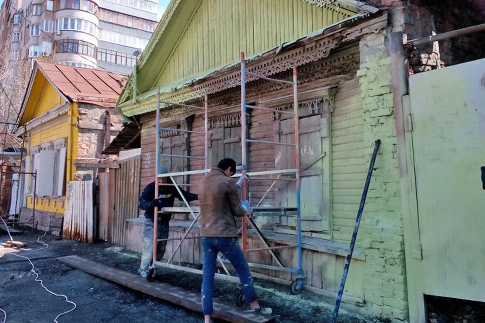 Студенты из стройотрядов начали ремонтировать фасады старых самарских домов.