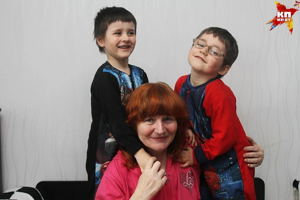 Татьяна Короткая родила двойню в 54, после ЭКО в Украине, растит двойню на одну белорусскую пенсию и не хочет старые игрушки и одежду, женщина мечтает о квартире.