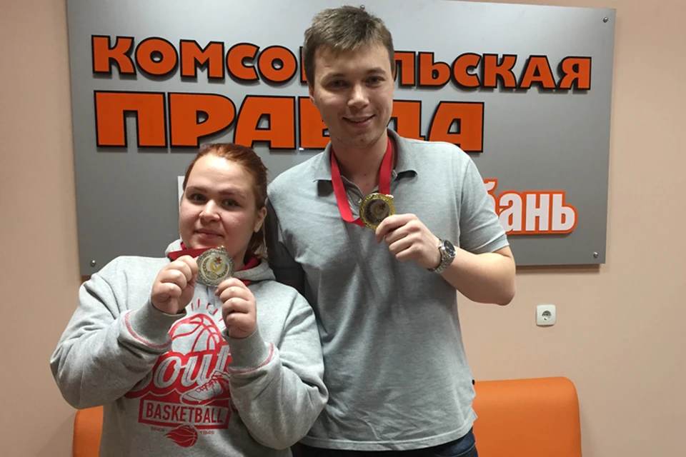 Елизавета Осипова и Егор Казаков с медалями турнира.