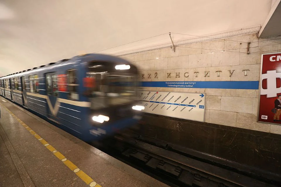 Метро технологический. Станция метро Технологический институт 2 Санкт-Петербург. Станция метро Технологический институт 2. Метро Технологический-институт поезда. Невский проспект поезд метро.