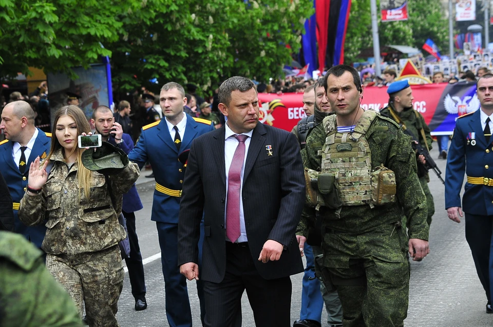 Марьяна снимает шествие