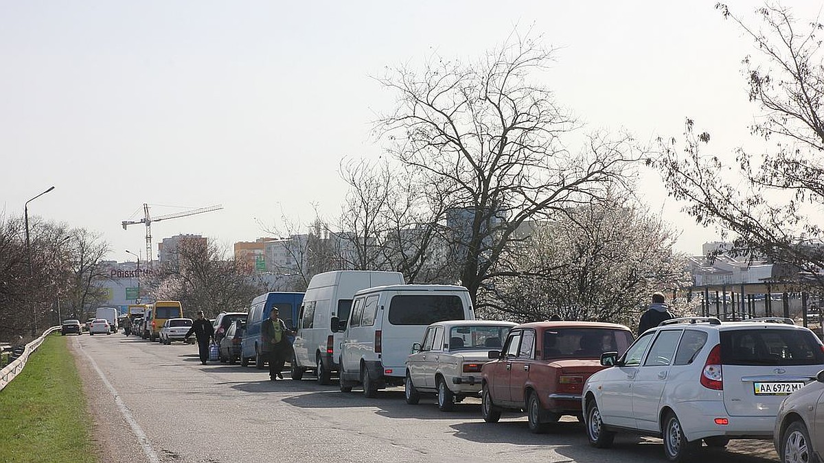 В Крыму придумали, как избавиться от пробок в курортный сезон - KP.RU