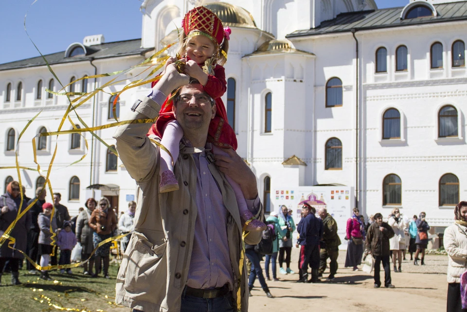 В монастыре уже второй год подряд проходил фестиваль русского гостеприимства и застолья «Хлеб-да-Сольба»