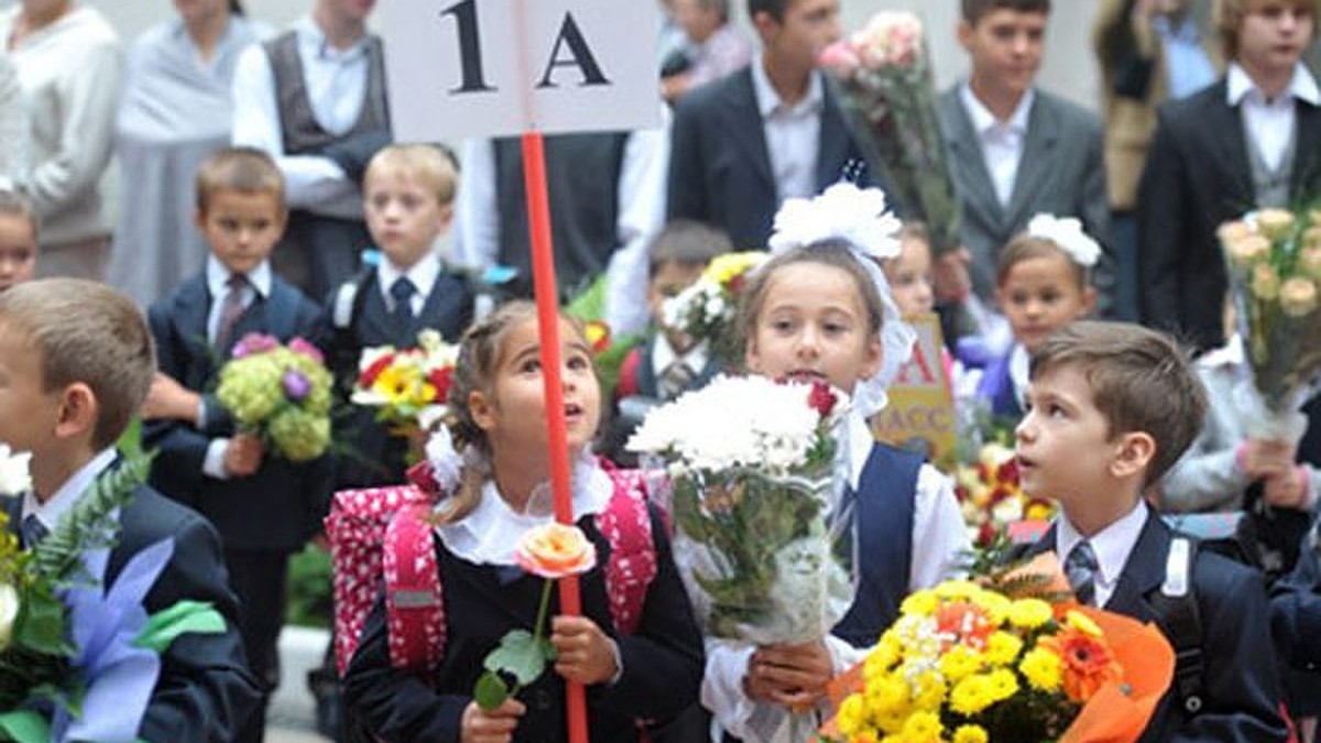 Родители об уроках с 9 утра: Дети на час дольше будут в школе! В чем смысл?  - KP.RU