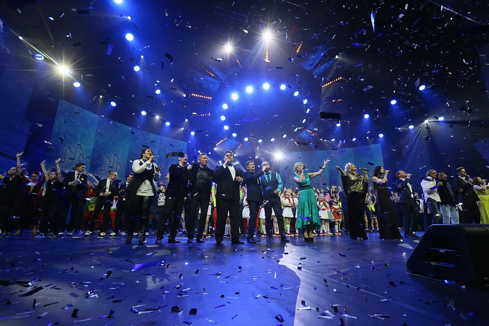 В заключительный день фестиваля на сцену вышли все лауреаты Фото: Михаил ГОНЧАРОВ