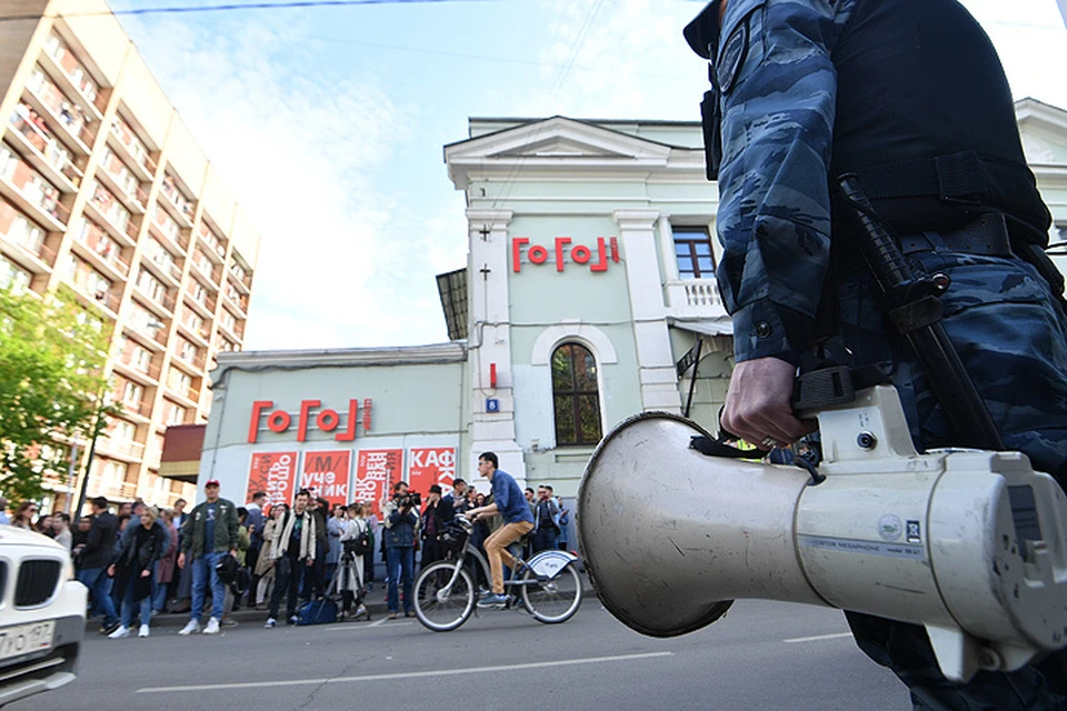 Во вторник 23 мая в здании популярного столичного театра "Гоголь-Центр" прошли обыски.