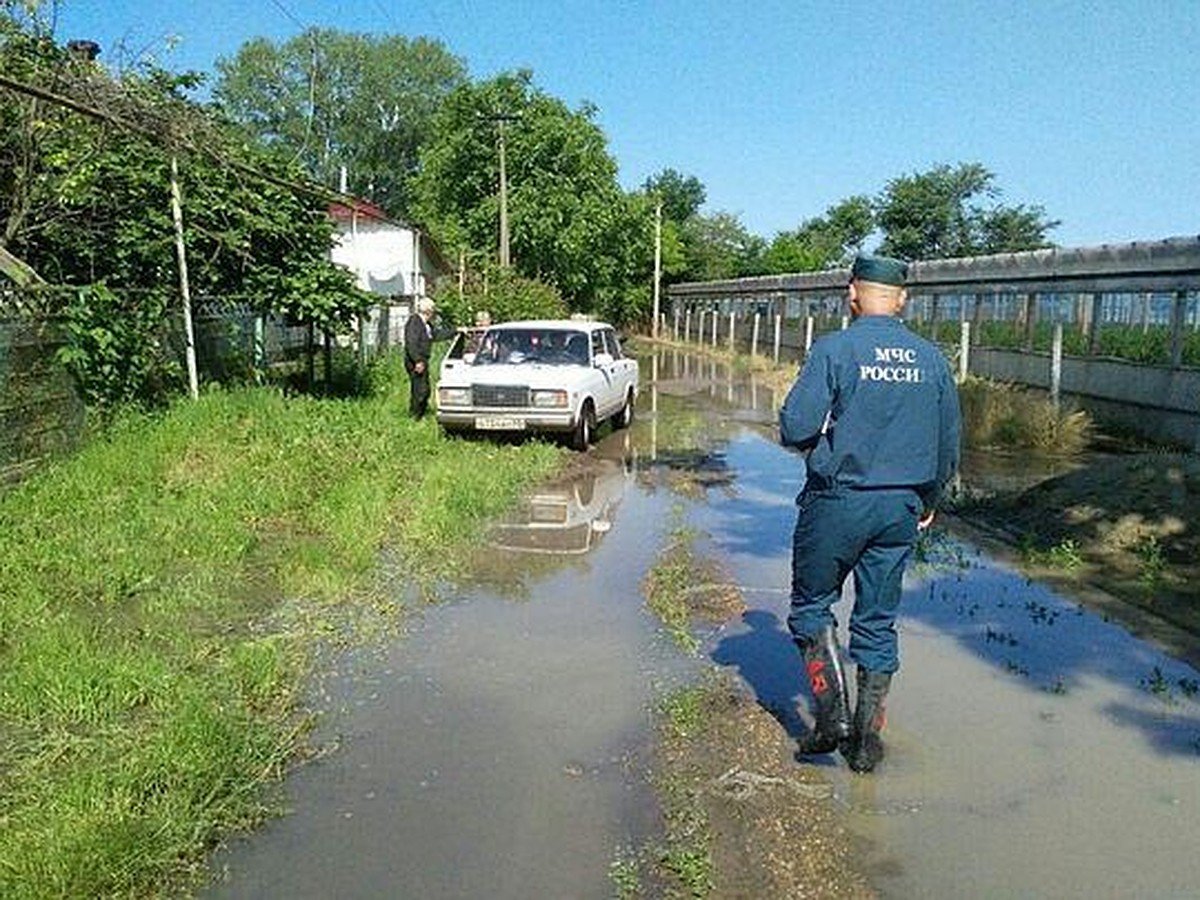 В Адыгее затопленными остаются подвалы домов, а на Кубани река залила около  30 дворов - KP.RU