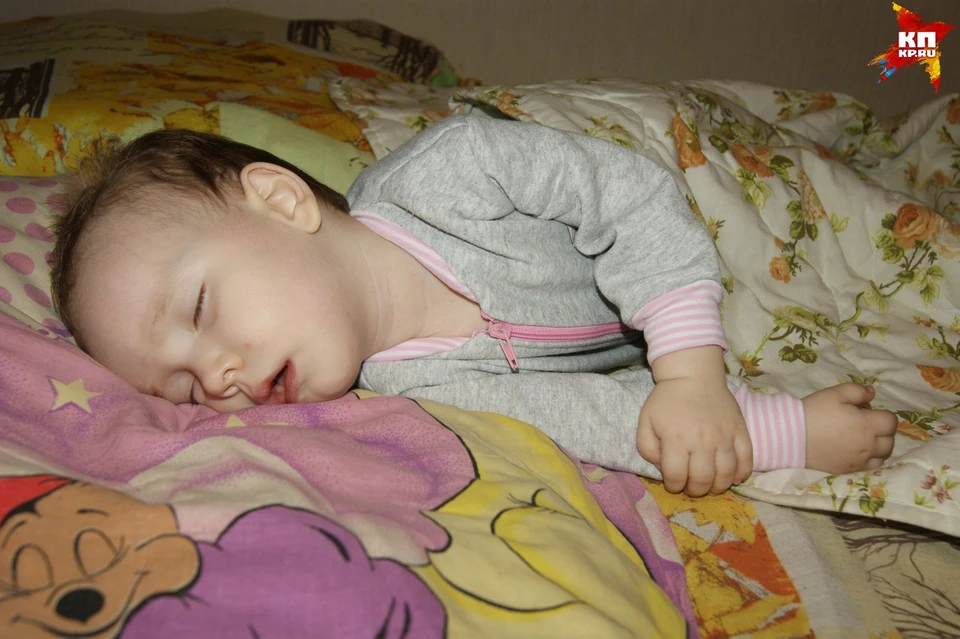 Маленькая Аня может спать целыми неделями Фото: семейный архив