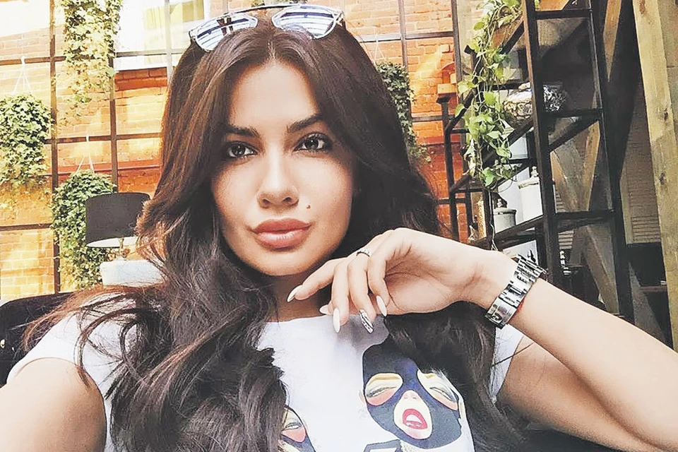 До финала «Холостяка» из 25 девушек дошли две: Мадина... Фото: instagram.com