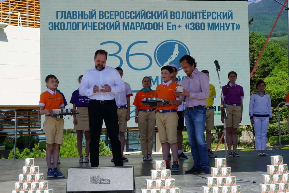 Именно МДЦ «Артек» является детской площадкой Года Экологии в России.