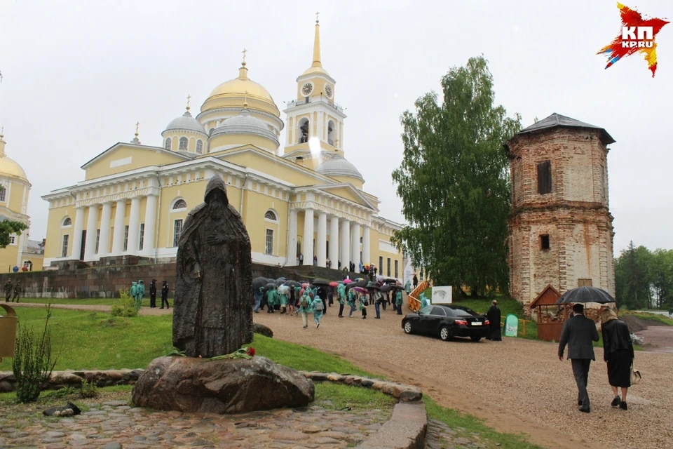 Нилова пустынь встретила дождем