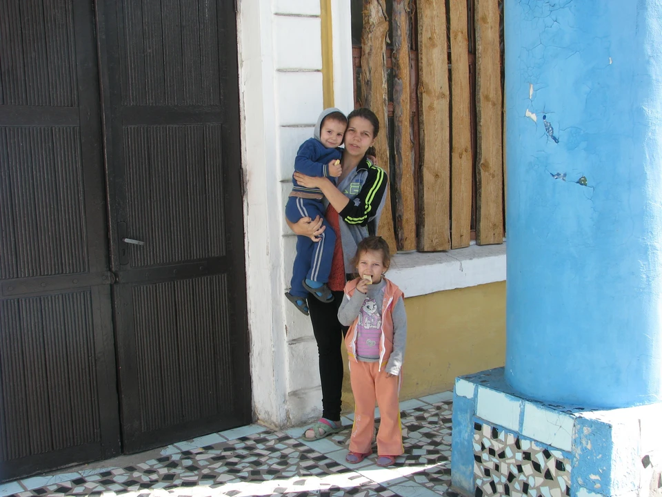 Эта семья с окраины Донецка под обстрелы ВСУ попадала не раз