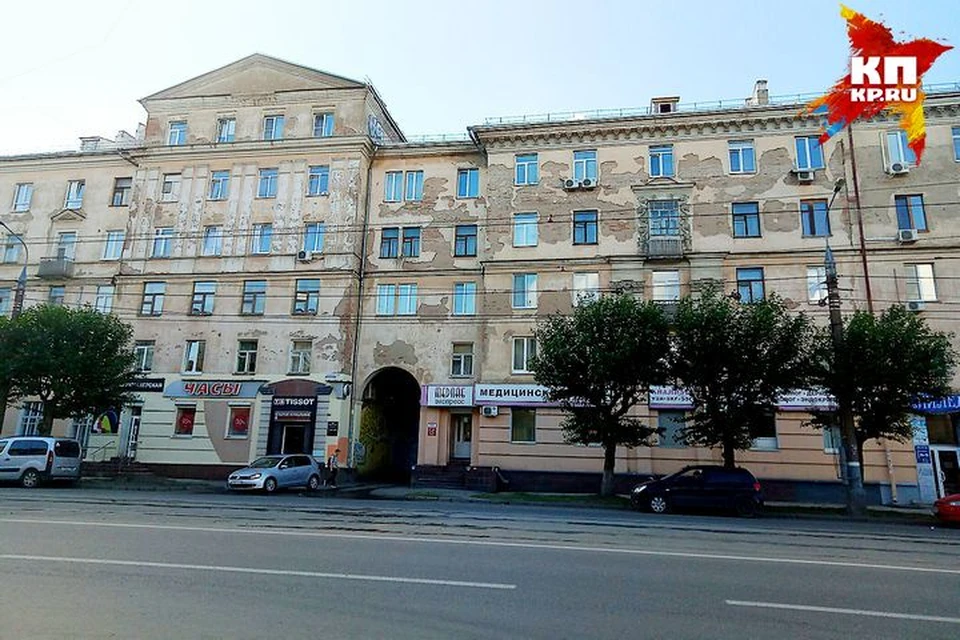 Дом на Ленина. Его фасад, мягко говорят, портит внешний вид центра города. Фото: Альбина Муслимова