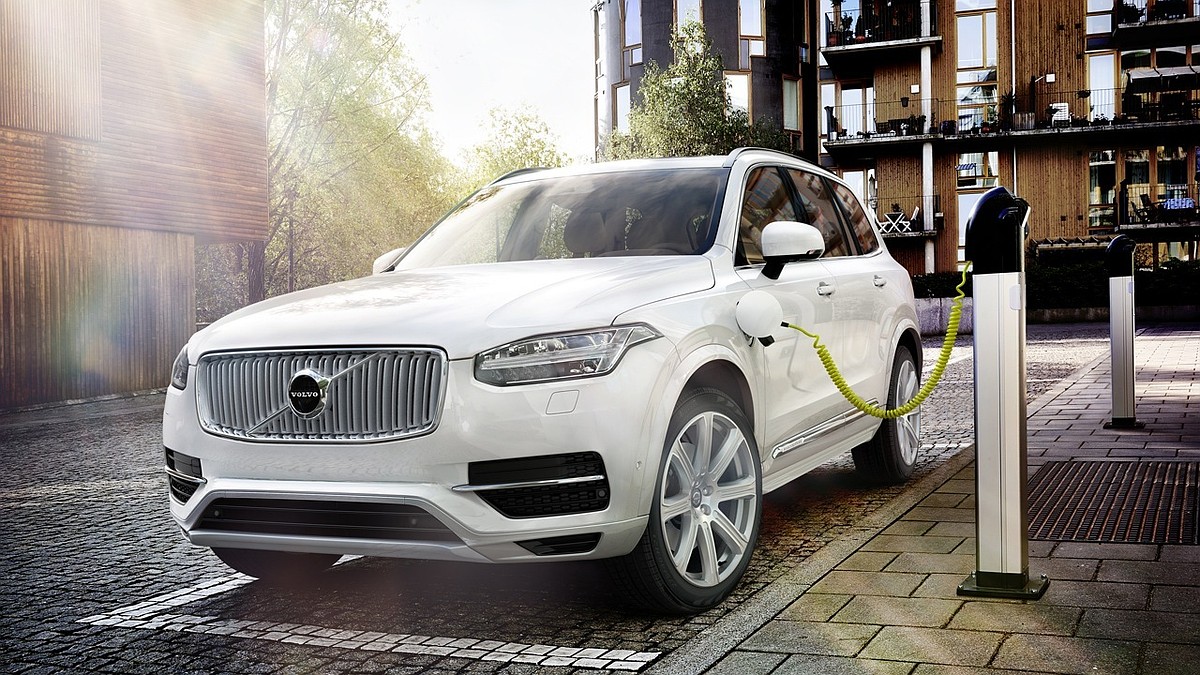 Все автомобили Volvo будут оснащать электродвигателями уже с 2019 года -  KP.RU