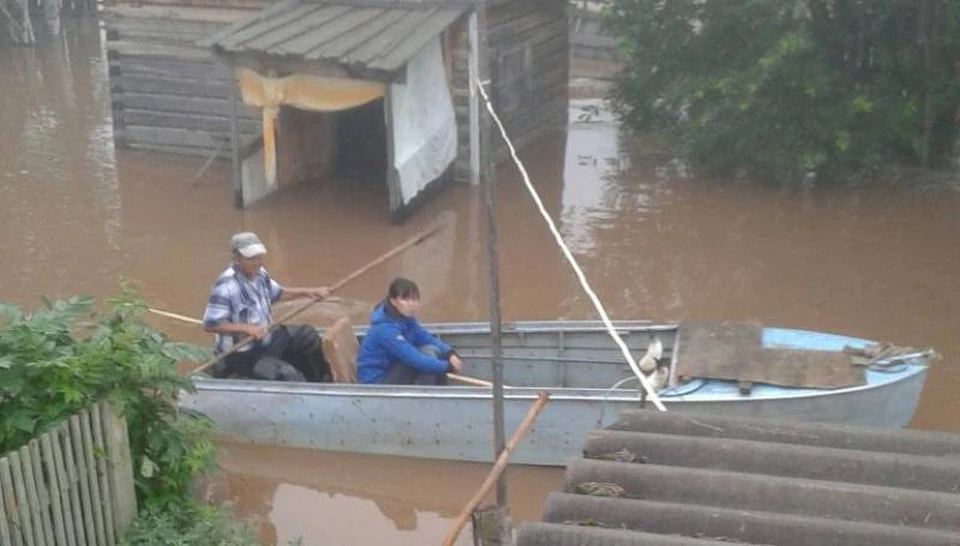 В результате повышения уровня воды в реке Чара в селе Бясь-Кюель подтоплено 10 дворов.