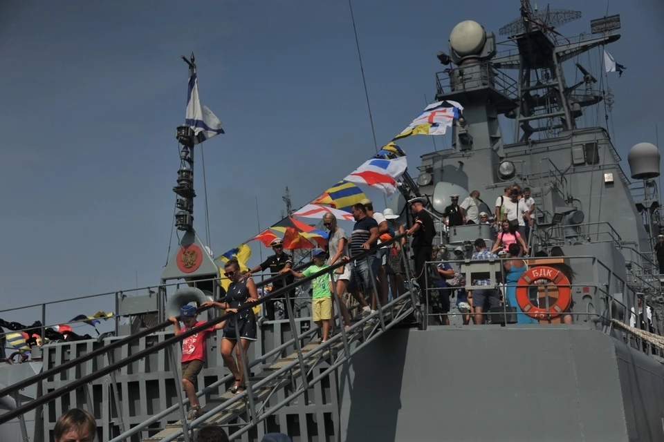 Посетить корабли Черноморского флота жители и гости Севастополя смогут 30 июля с 14.00 до 18.00 в Севастопольском морском порту.