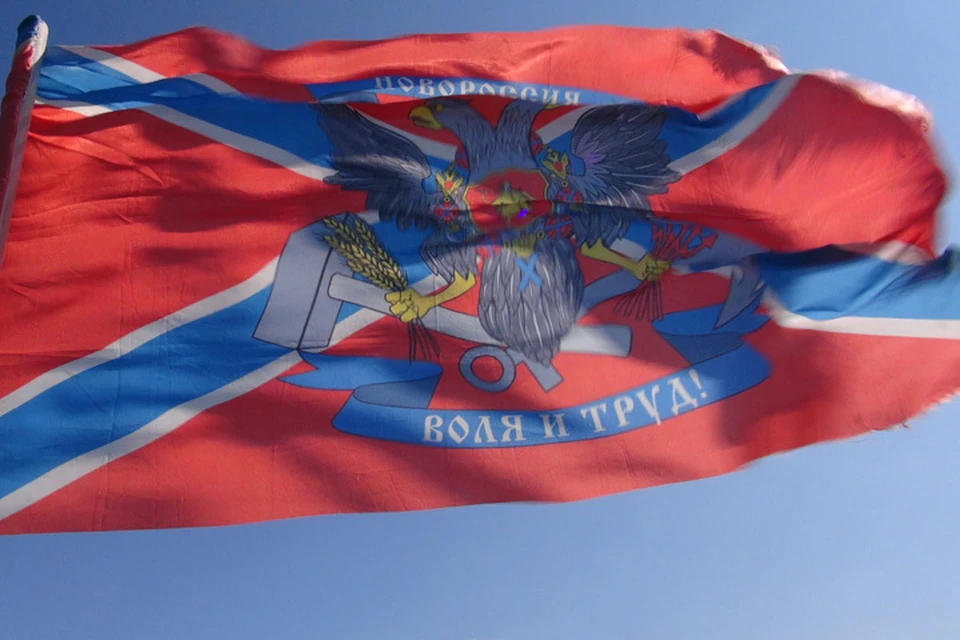 Флаг Новороссии. Фото: Николай Муравьев/ТАСС