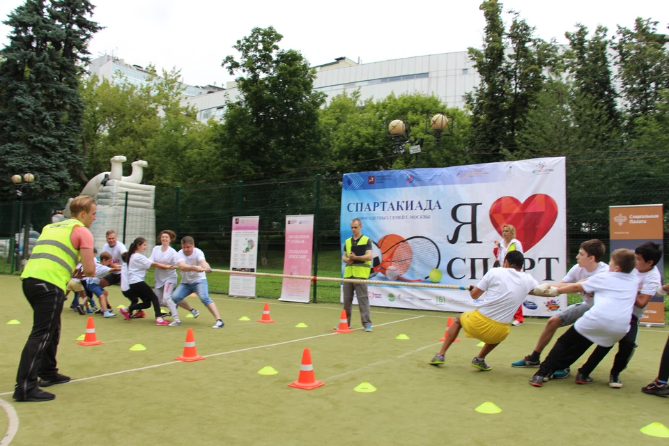 В парке нон-стопом прошли спортивные состязания и спортивно-развлекательные мастер-классы для взрослых и детей.