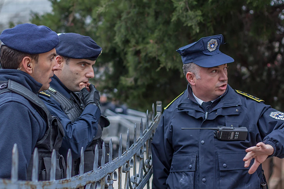 Власти Косово посчитали прибытие из Сербии сразу 11 человек «подозрительным» и «на всякий случай» арестовали всех. Фото: Zuma\TASS