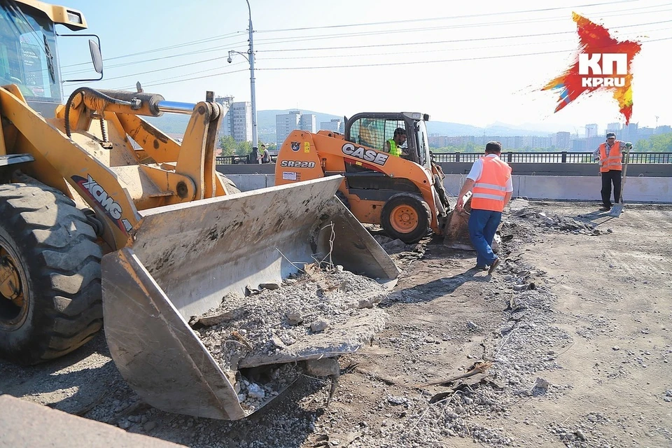 Первый этап ремонта Коммунального моста, согласно контракта, должен завершиться 31 октября