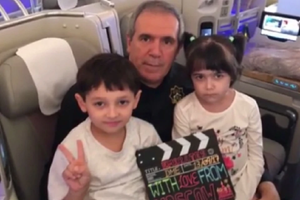 Зияд Сабсаби и двое спасенных из Ирака чеченских малышей. Фото: Instagram главы ЧР,