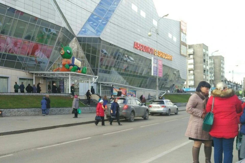 Ложные минирования в торговых центрах 28 сентября в Иркутске: сотни людей вышли на улицы