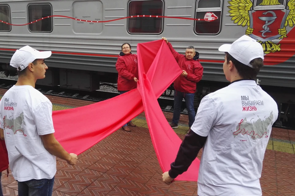 На маршруте следования спецвагона Ямала нет, но по инициативе докторов окружного СПИД-центра регион присоединился к акции.