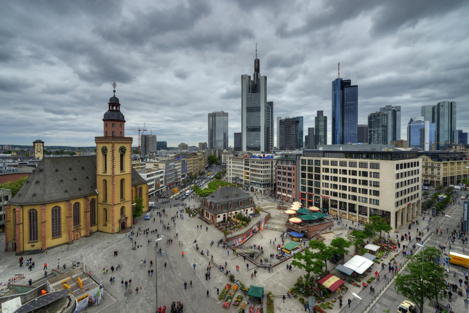 Во Франкфурте-на-Майне сейчас проживает примерно 750 тыс. чел.