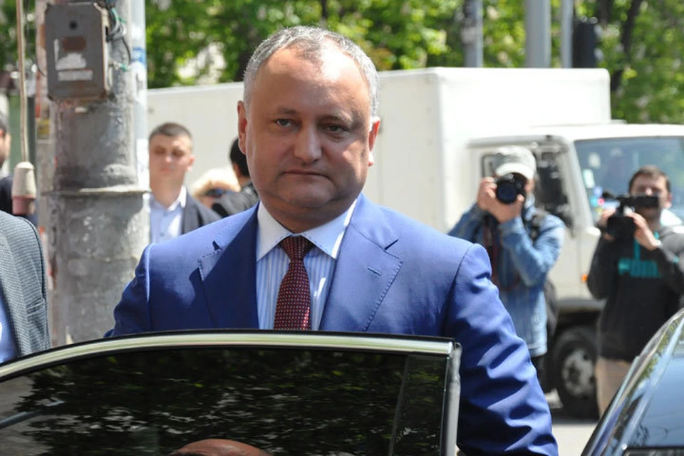КС временно приостановил президентские полномочия Игоря Додона