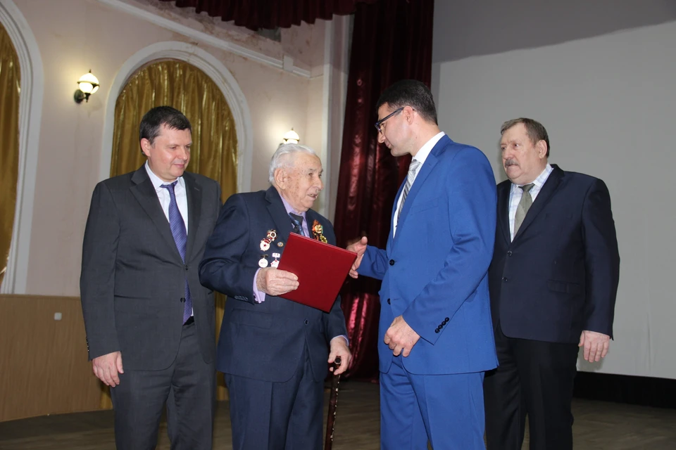 Мэр Майкопа поздравил ветеранов с праздником