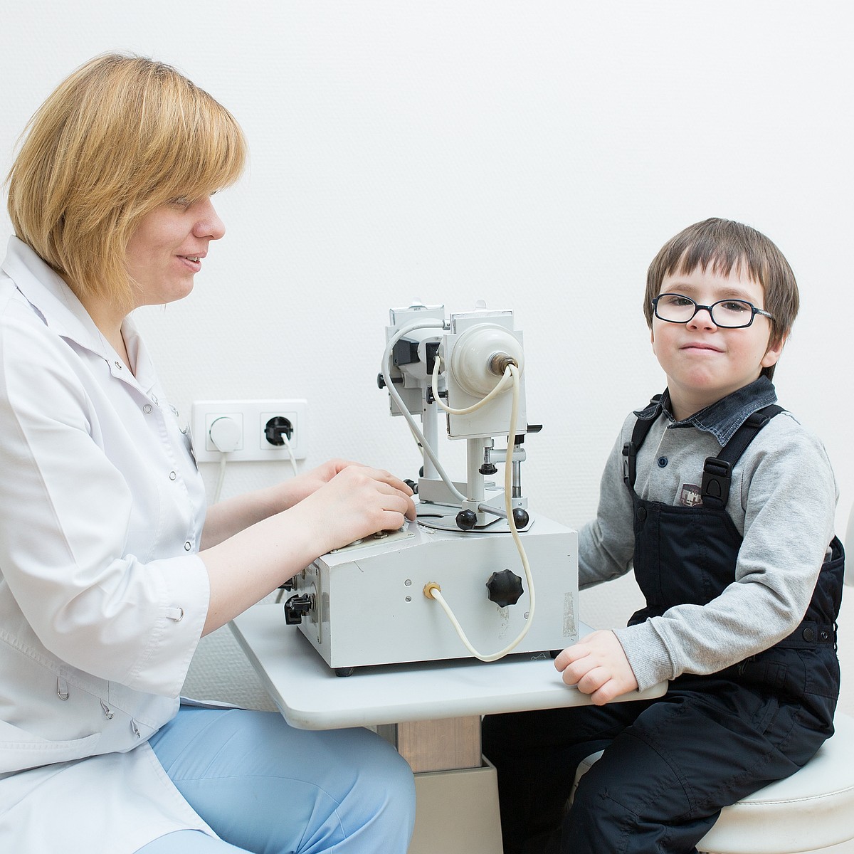 Дежурная глазные. Клиника Бранчевского Самара. Коррекция зрения у детей. Синоптофор комплектация.