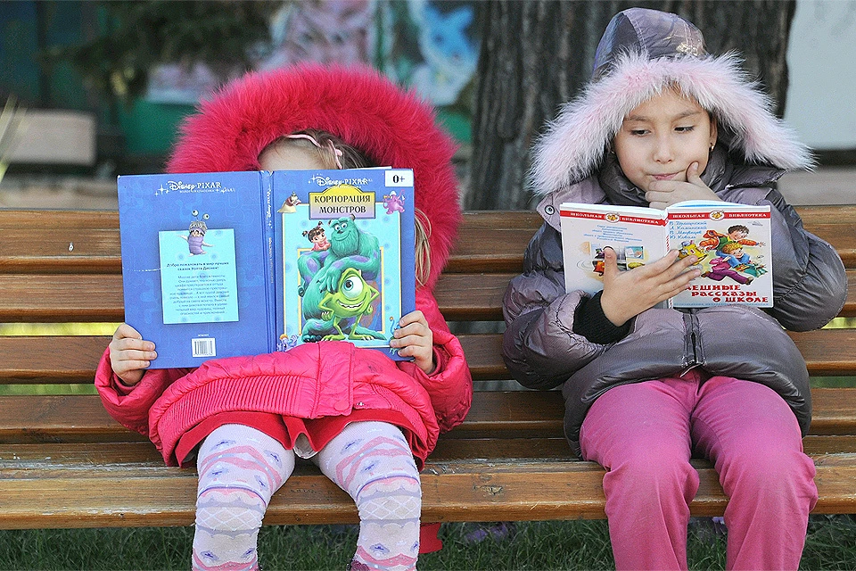 Оптимальный возраст для того, чтобы научить ребенка читать — это три-четыре года.