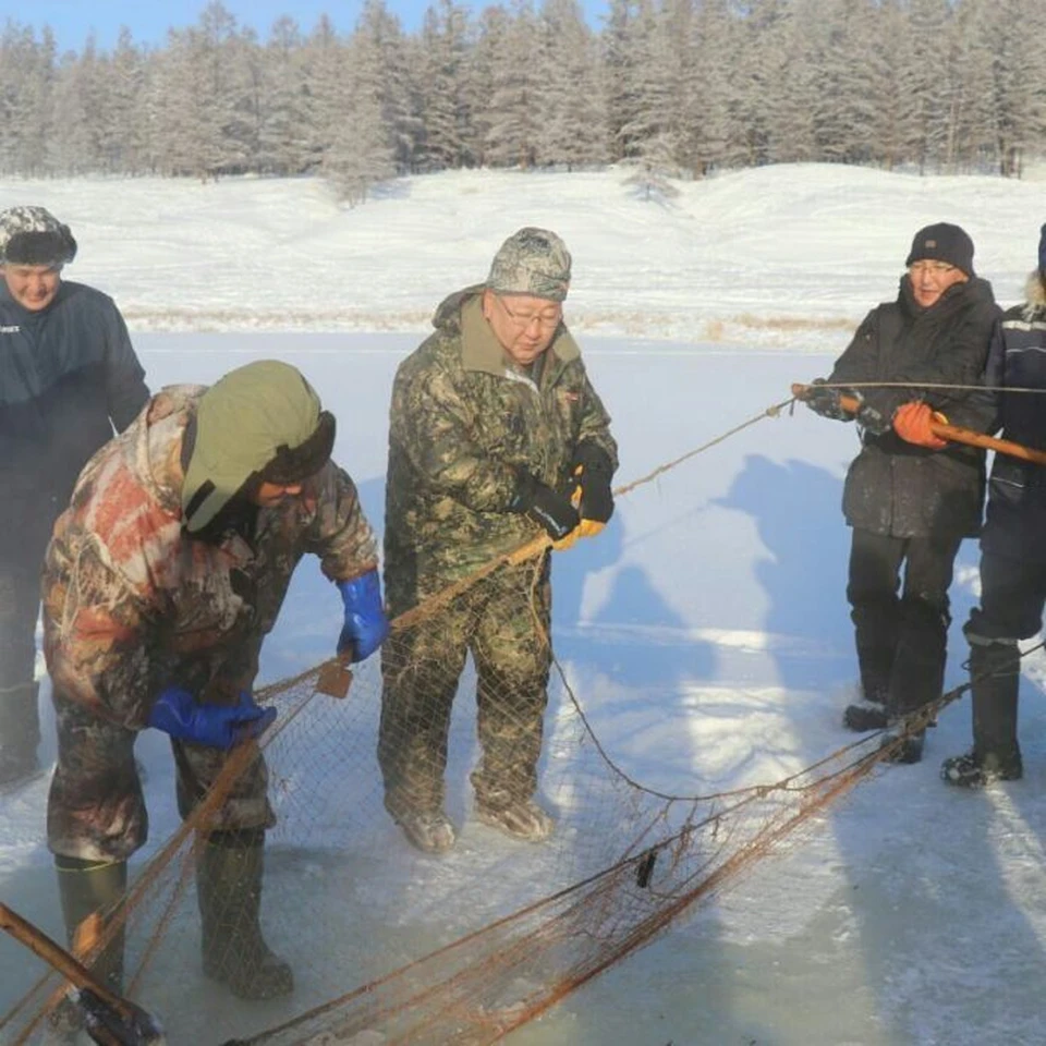 Рыбалка в якутии. Рыбалка с борисовым в якутии. Рыбалка лена. Рыбалка на лене в качуге. Рыбалка с борисовым в якутии.