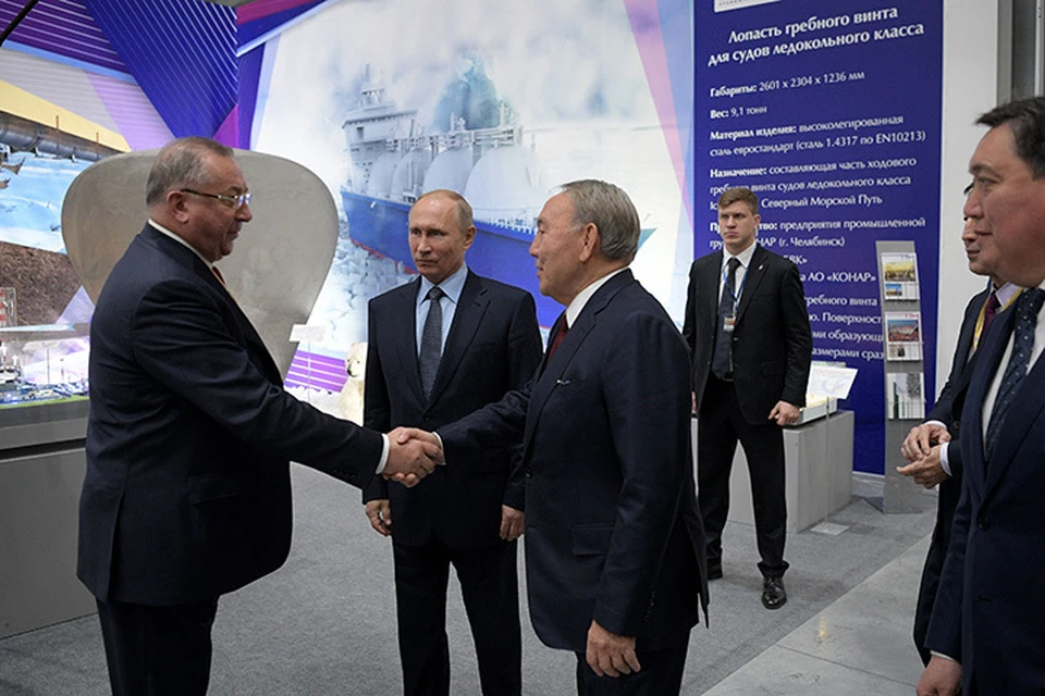 Николай Токарев (слева), Владимир Путин и Нурсултан Назарбаев встретились на заводе «Русские Электрические двигатели».