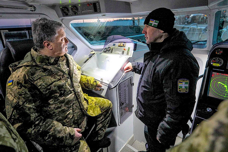 Президент Украины на борту катера UMS-1000.
