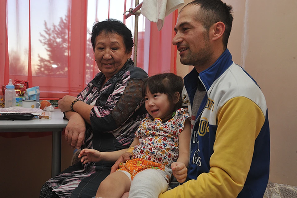 Маленькая Жасмина, выжившая в авиакатастрофе в Хабаровском крае, возвращается в Нелькан