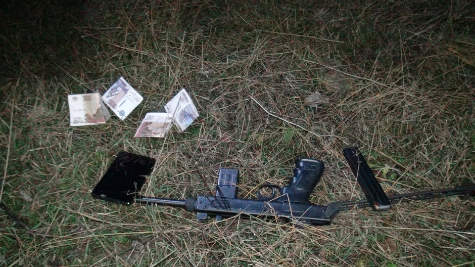На месте происшествия был найден пистолет-пулемет «Борз» и патроны к нему. Фото: пресс-служба НАК