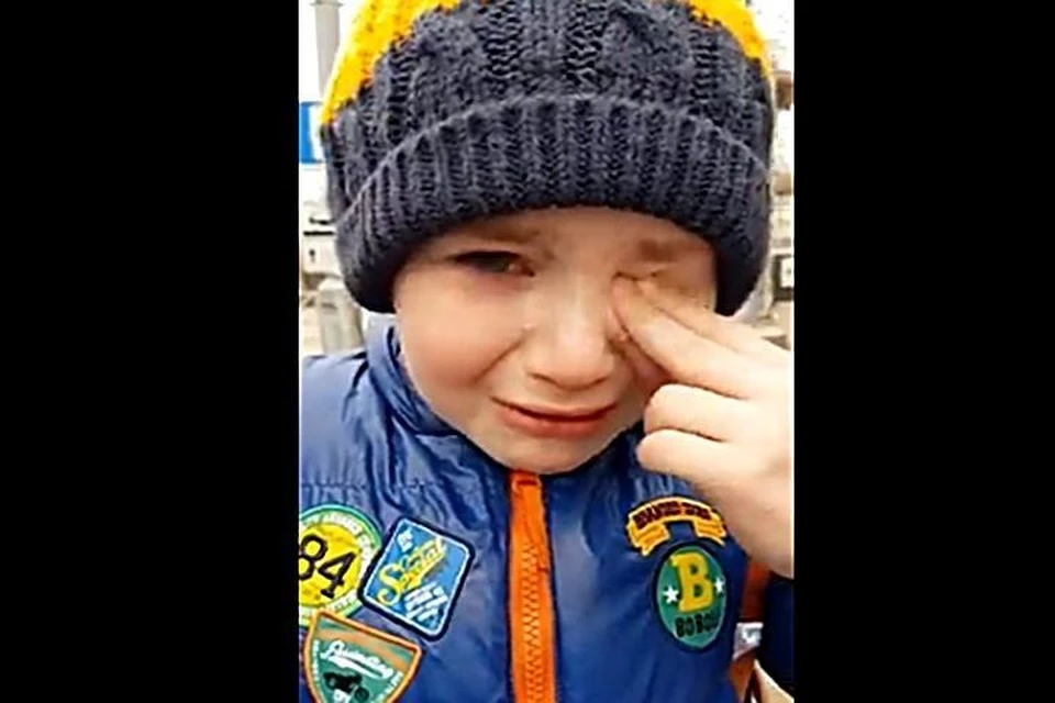 Видео плачущего по школьным будням мальчика разошлось по соцсетям мгновенно