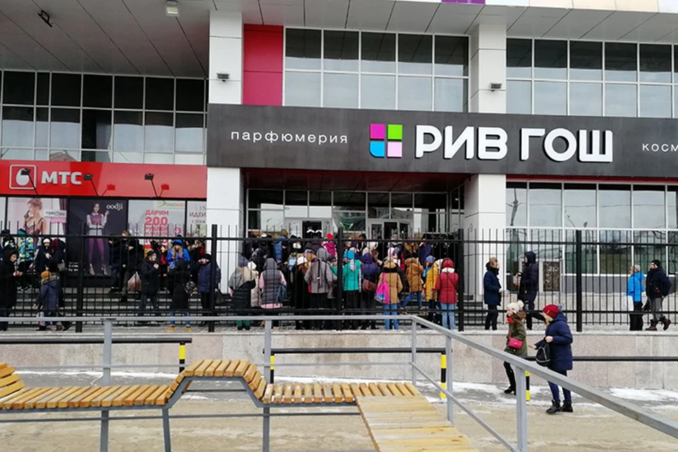 В Хабаровске экстренно эвакуируют людей из торговых центров