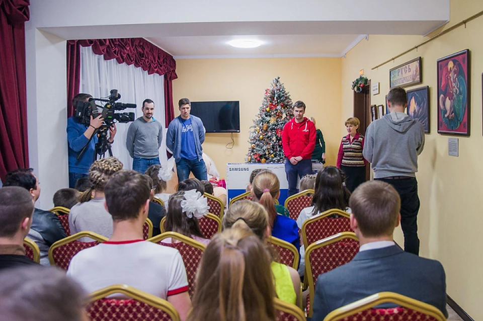 Даниил Апальков и Илья Любушкин на встрече с детьми. Фото предоставлено АССК России
