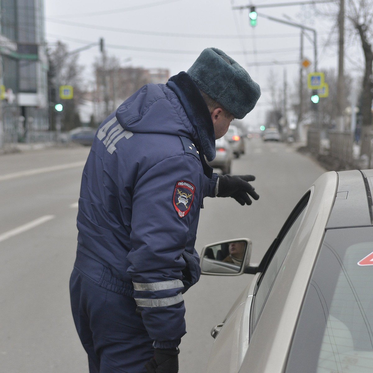 В МРЭО Петербурга теперь случайным образом можно получить красивые номера -  KP.RU