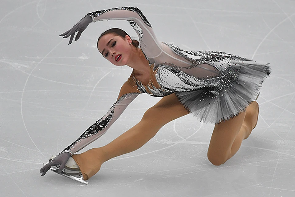 Россиянка Алина Загитова победила в короткой программе на чемпионате Европы в Москве