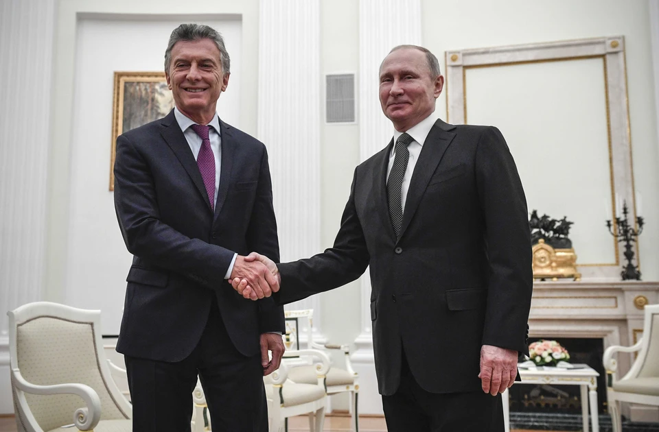 Владимир Путин пригласил Маурисио Макри приехать в Россию на чемпионат мира по футболу.